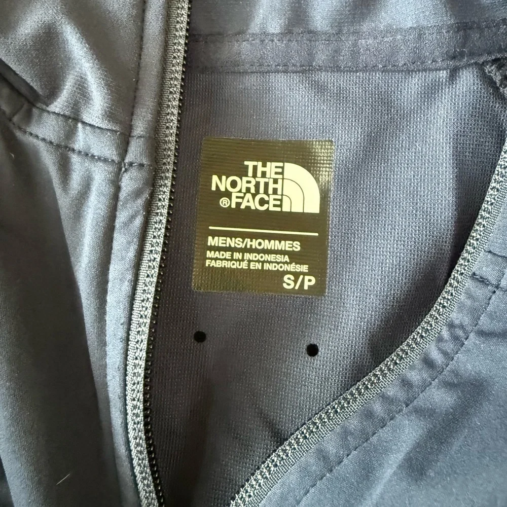 The North Face Men's Navy Windbreaker